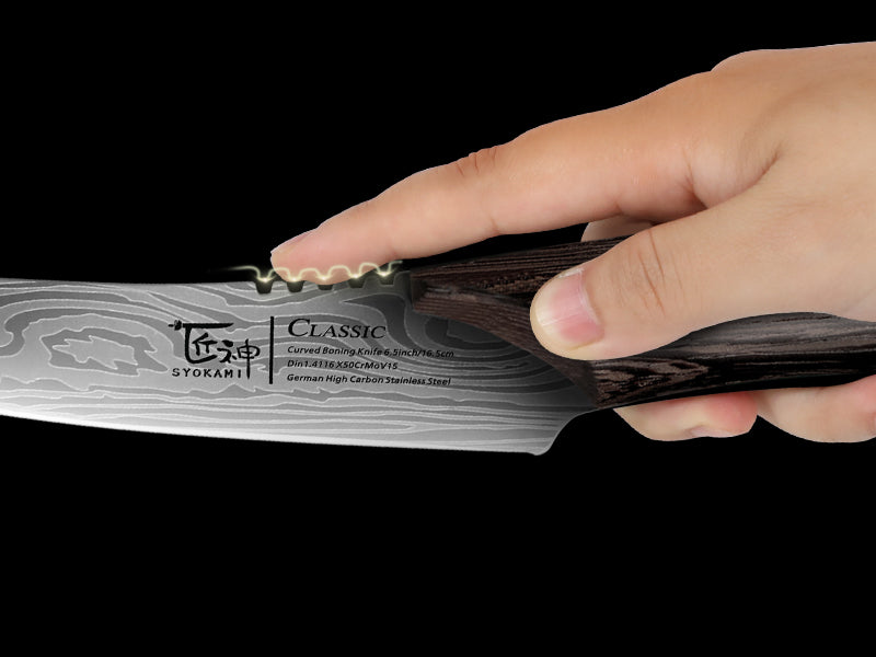 SYOKAMI 6.5-inch Curved Boning Knife: An added point of contact.