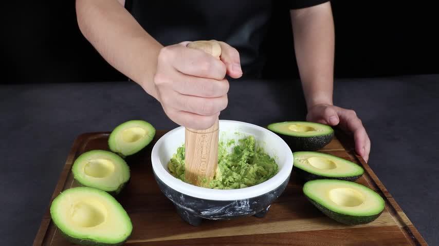 Ceramic-lined mortar: grinding, guacamole, lid and cleaning video cover