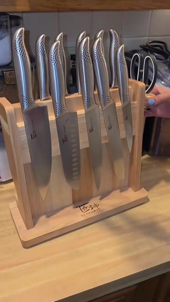 @alliebug2382 demonstrating Modern 14-piece Block Set