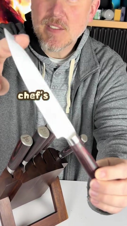 @whatchasnaggin_benny demonstrating Foldable Magnetic Block Set